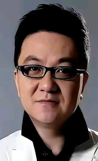 董路又开炮了，这次对准的是自己足球小将的家长
​起因挺简单：小球员李昊炎妈妈接受