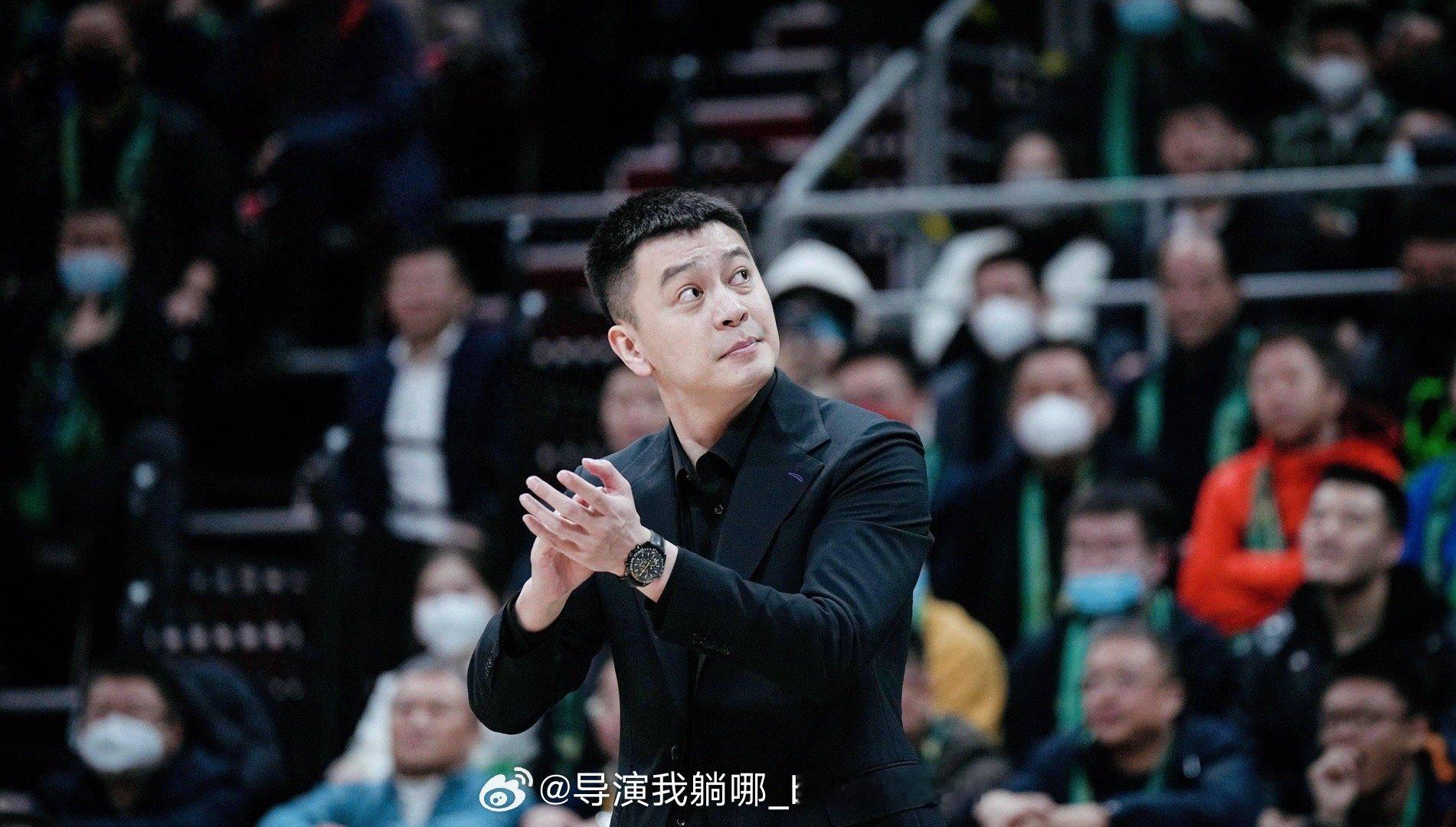 辽篮主帅杨鸣在球队经历一场32分大败之后总结比赛：第三节后半段我们已经对比赛失去