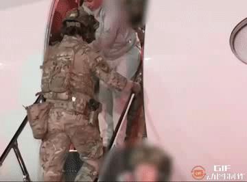 班加西美领馆袭击事件嫌疑人被引渡美国，当地时间今天凌晨3点，一架专机悄然降落在美