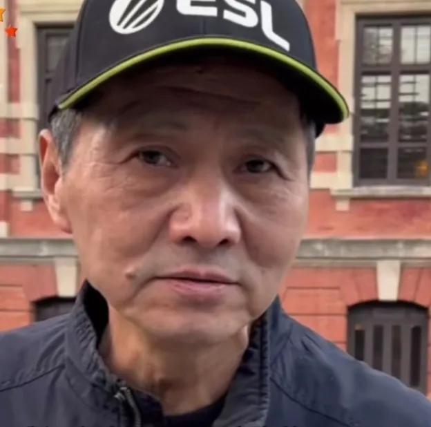 爷叔的心思你猜不到。上海爷叔成功预测27日股市大涨，尾巴都翘起来了。
上海爷叔在