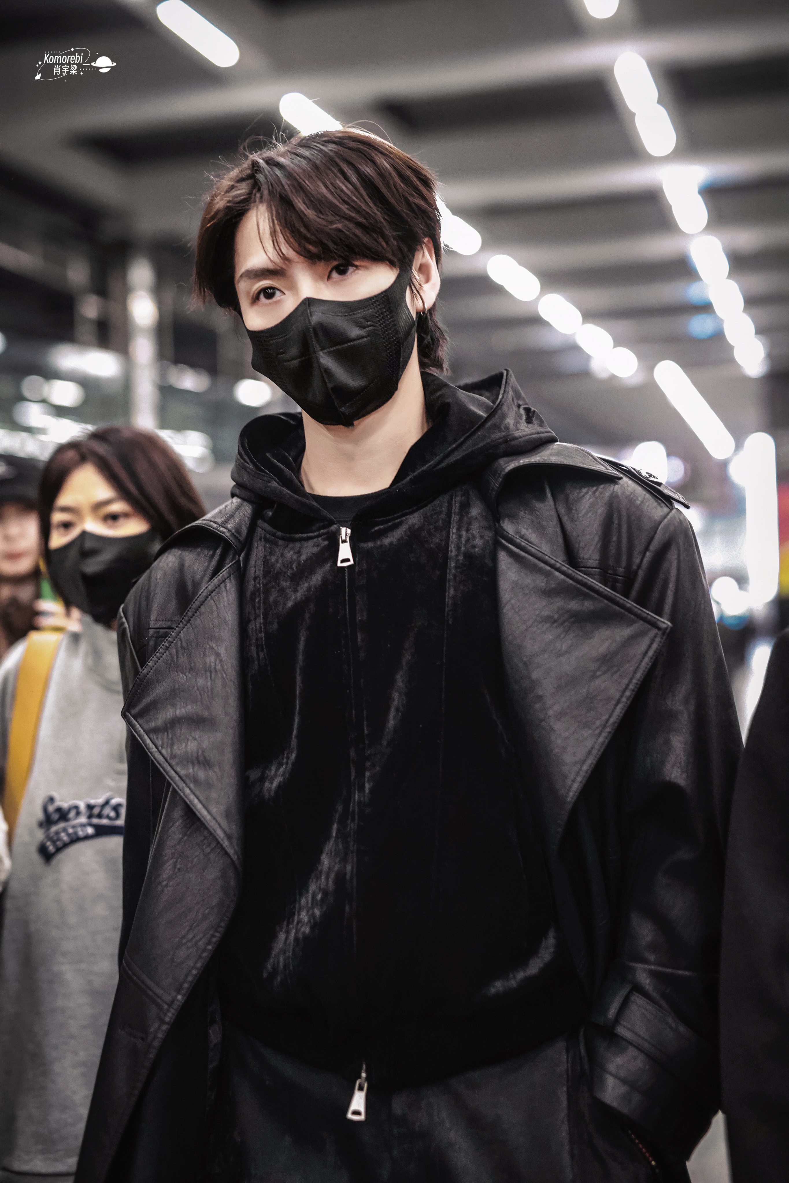 简直是行走的衣服架子. 