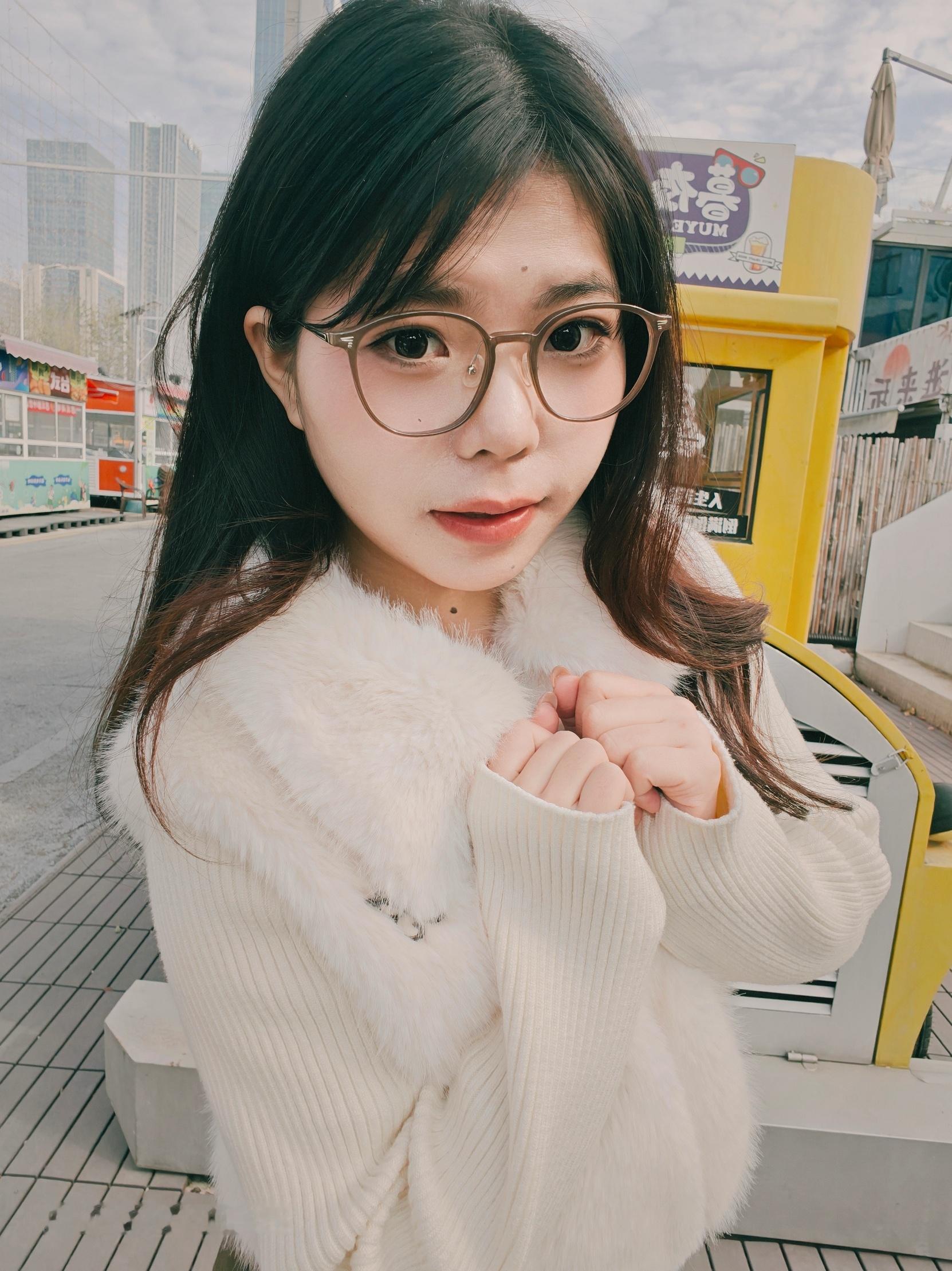 我昨天还在发微博吐槽：跟朋友出门拍照，出片一张，至少得先拍二三十张，甚至几百张才