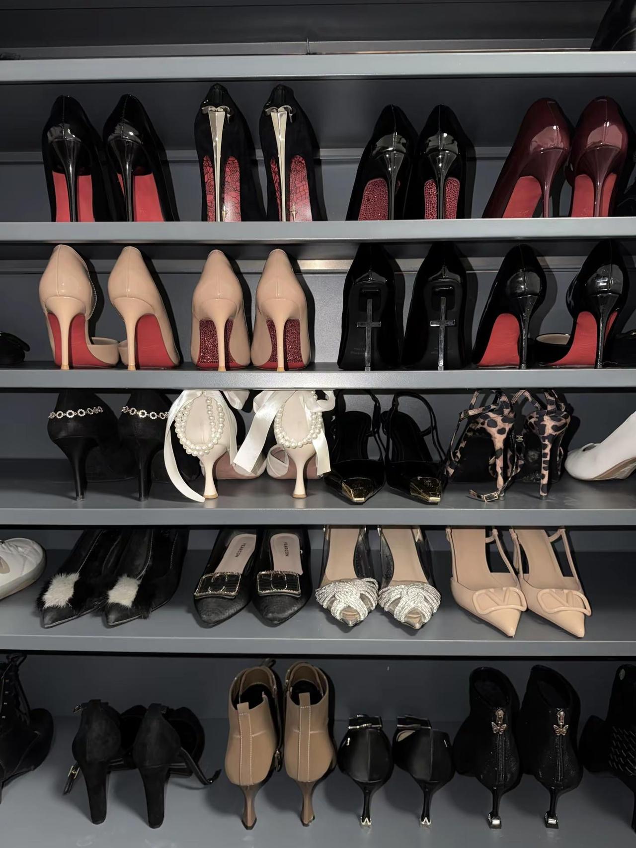 高跟鞋穿搭 红底ColorfulBridge cesarepaciotti