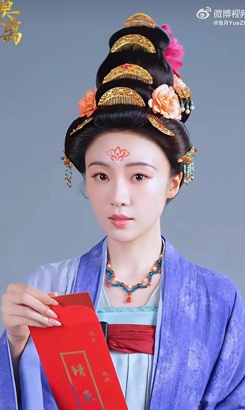 张月莫离里的造型，趁着浪姐的热度能给她带来红利么 