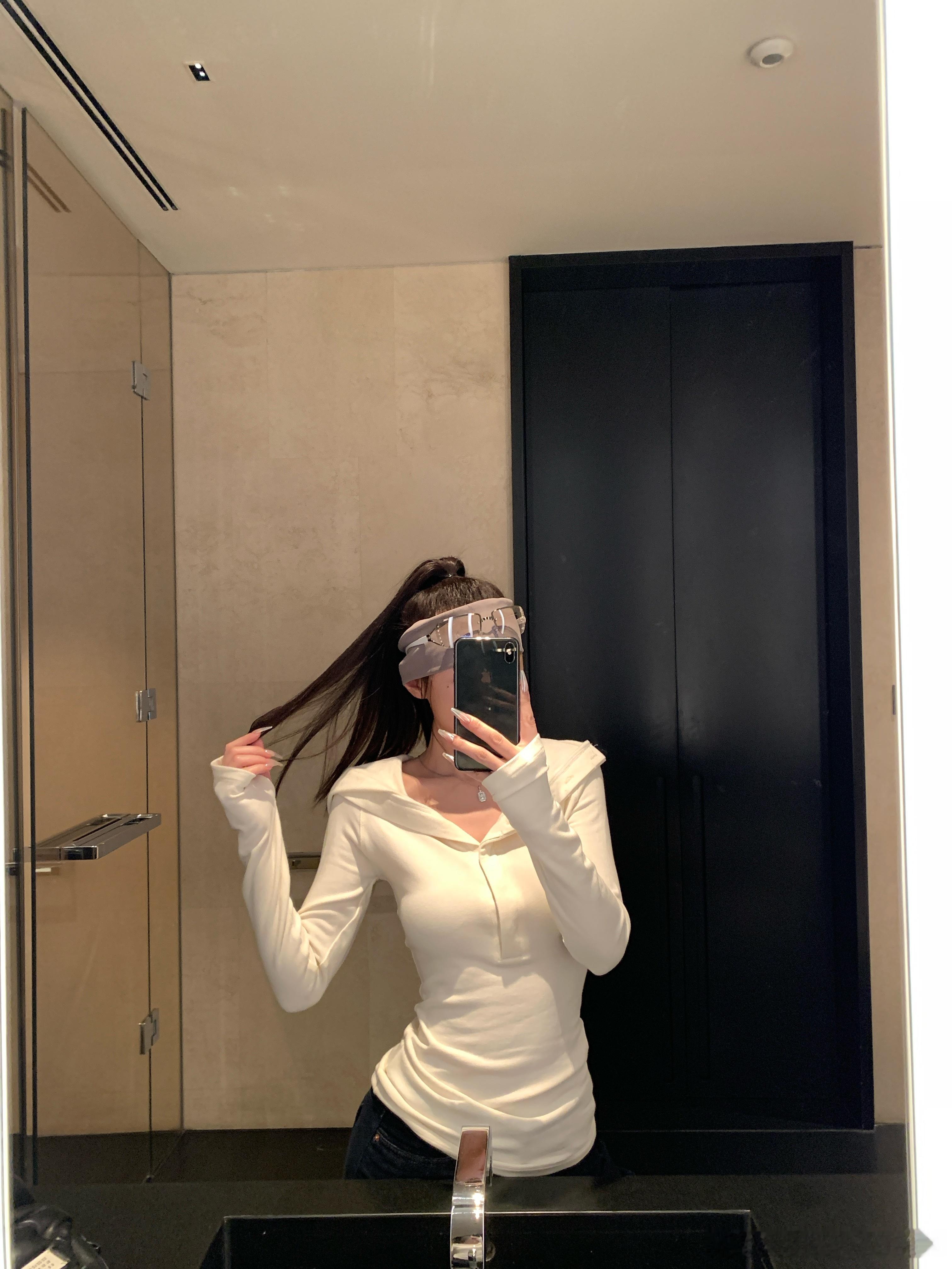 秋冬不动脑的慵懒舒适感帽衫休闲款的上衣真的太戳人心了 很韩很百搭 属于毫不费力就