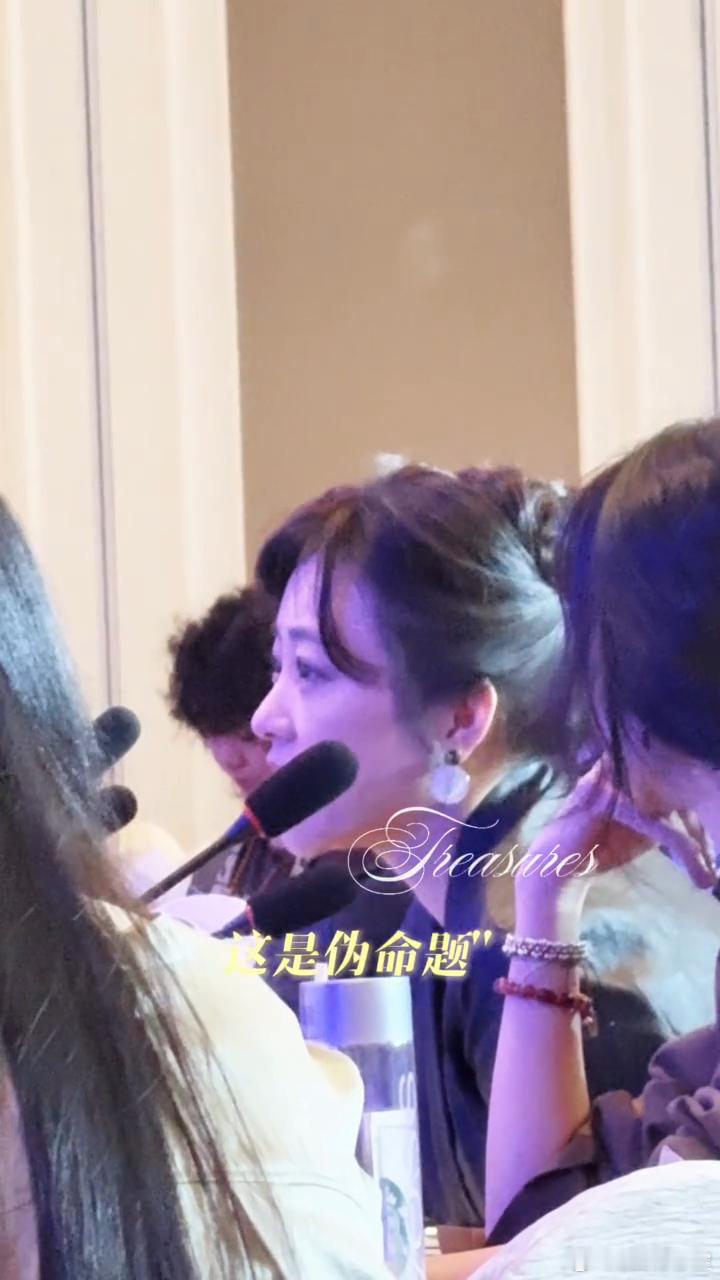 郝蕾疯狂输出的魅力谁能拒绝认真输出观点的郝蕾老师！思路清晰通透，点评一针见血，不