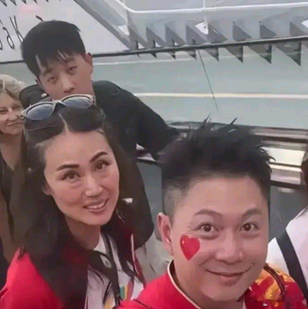 李小鹏的妻子李安琪37岁，看起来却老了很多 ​​​