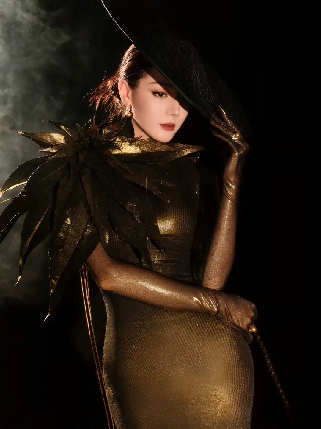 鎏金女爵。“红毯没有王法 只有迪丽热巴的想法”