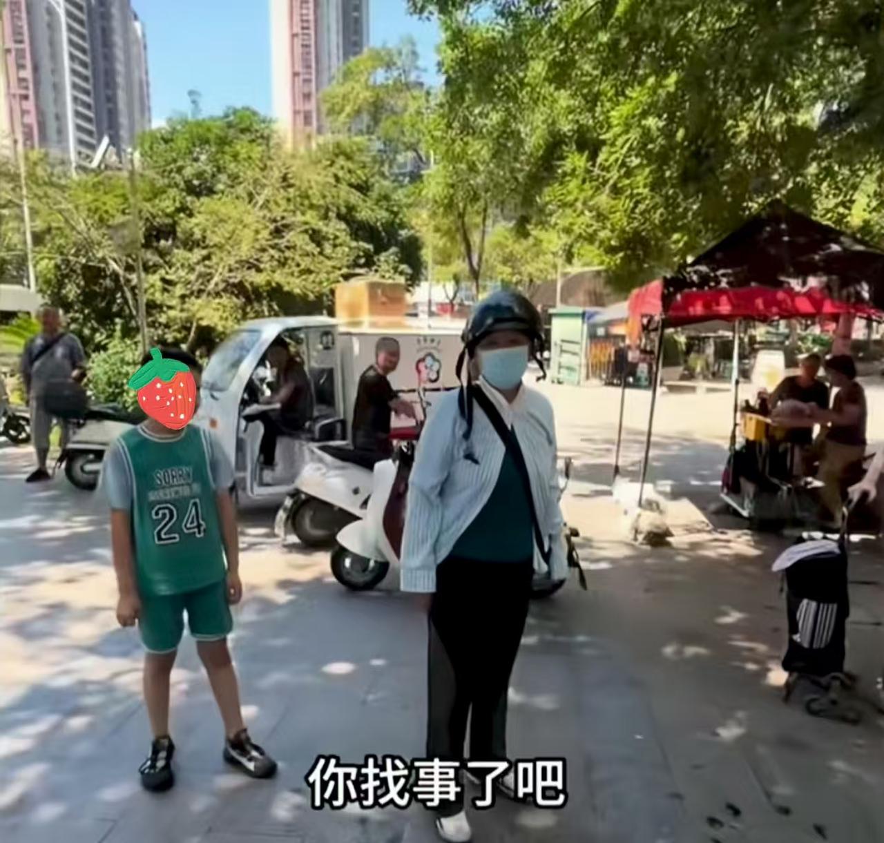 [太阳]“活不起了”！江苏，妈妈花5元在路边给孩子理了个发，理完发老板等着收钱，