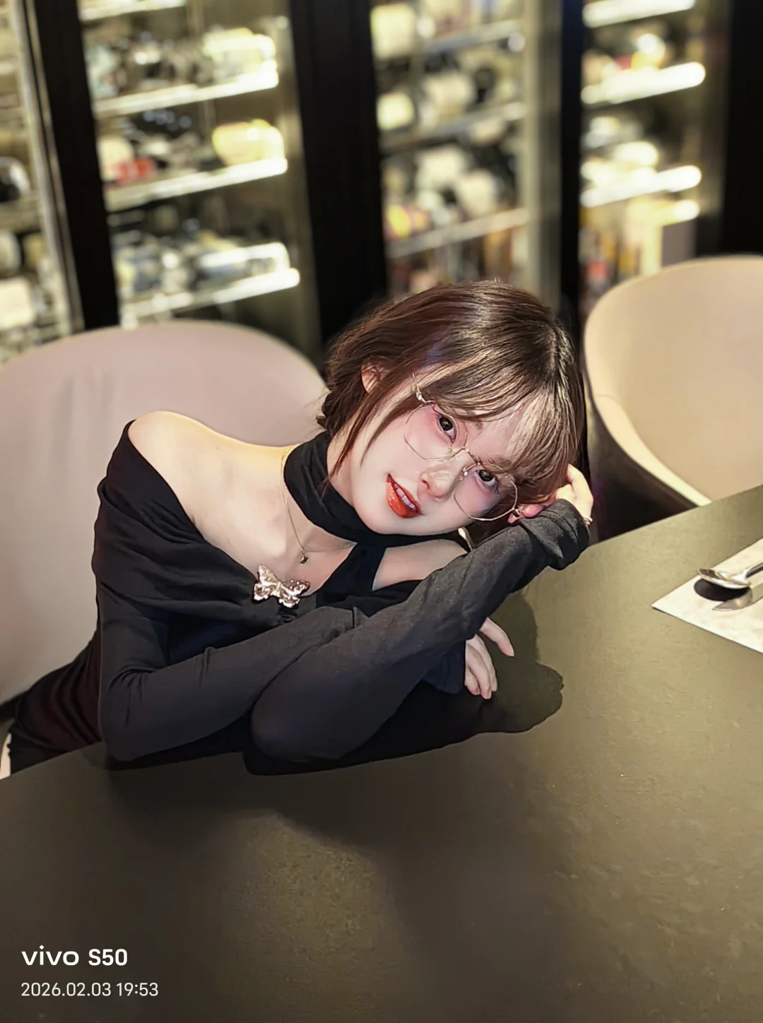 迷人的笑脸吸引视线