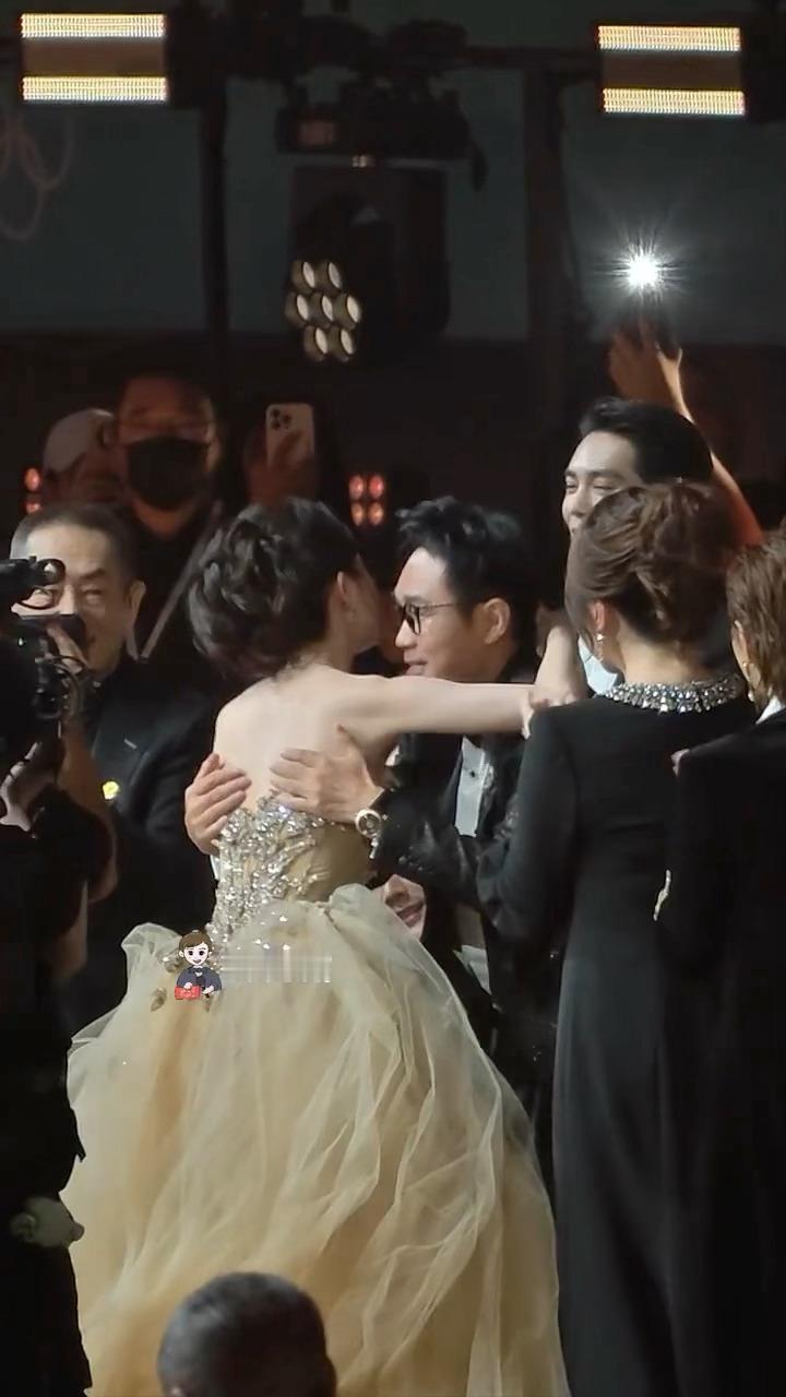 李善德获奖，郑玉婷给了两巴掌（不是 