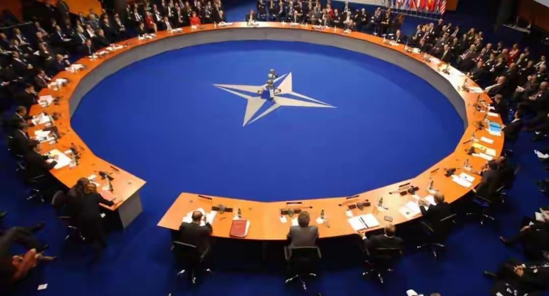 第十二波打击打响！北约31国拒参战，伊朗紧急通话中方，局势彻底明朗
 
3月2日