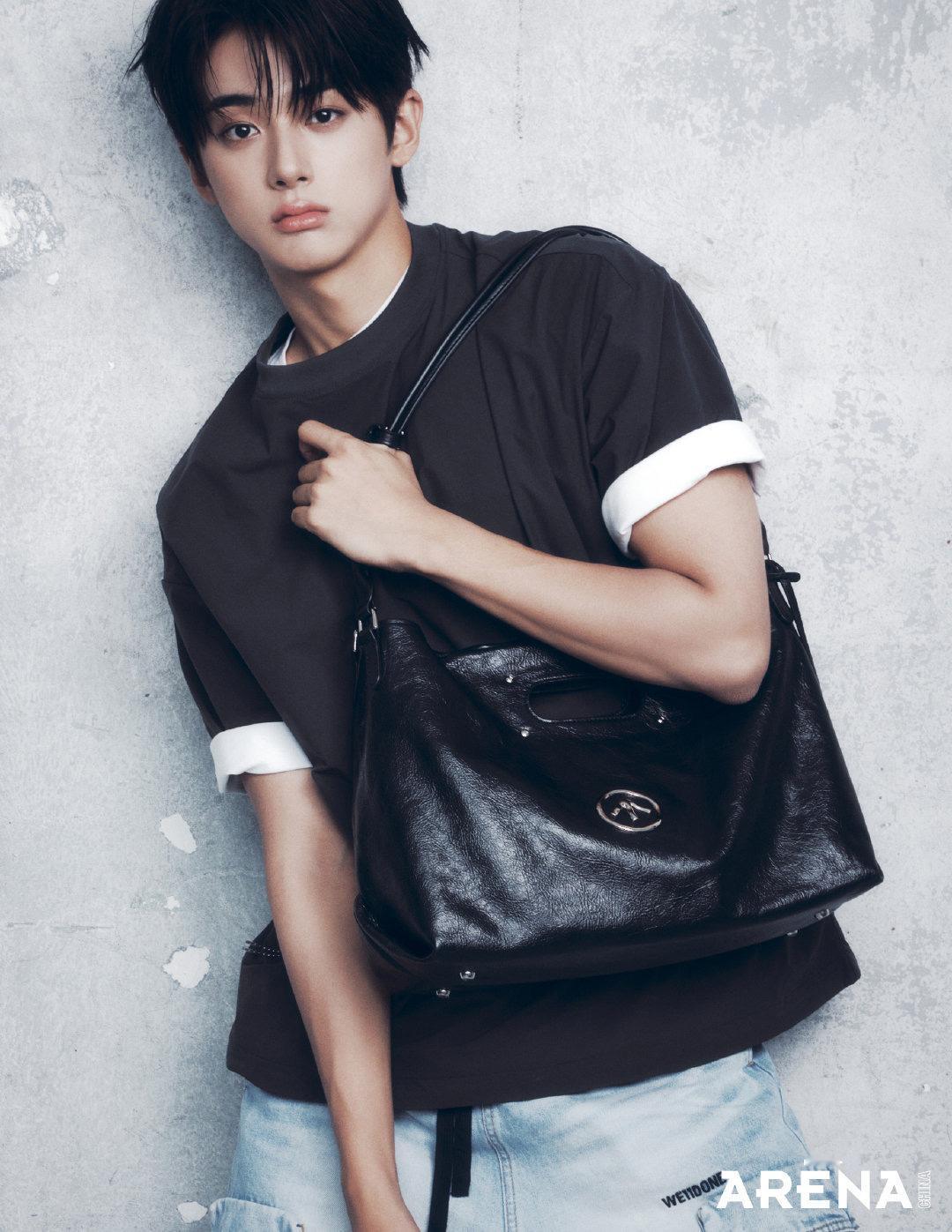 今日开售的金旻奎 ARENA HOMME + 八月刊杂志，帅成这样！金旻奎中国杂