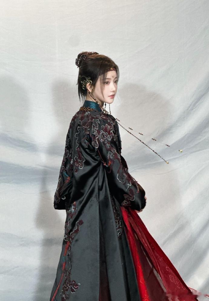 姜贞羽发长文告别司封姜贞羽发长文告别月鳞绮纪来看娱乐看完告别文字瞬间共情，那个温