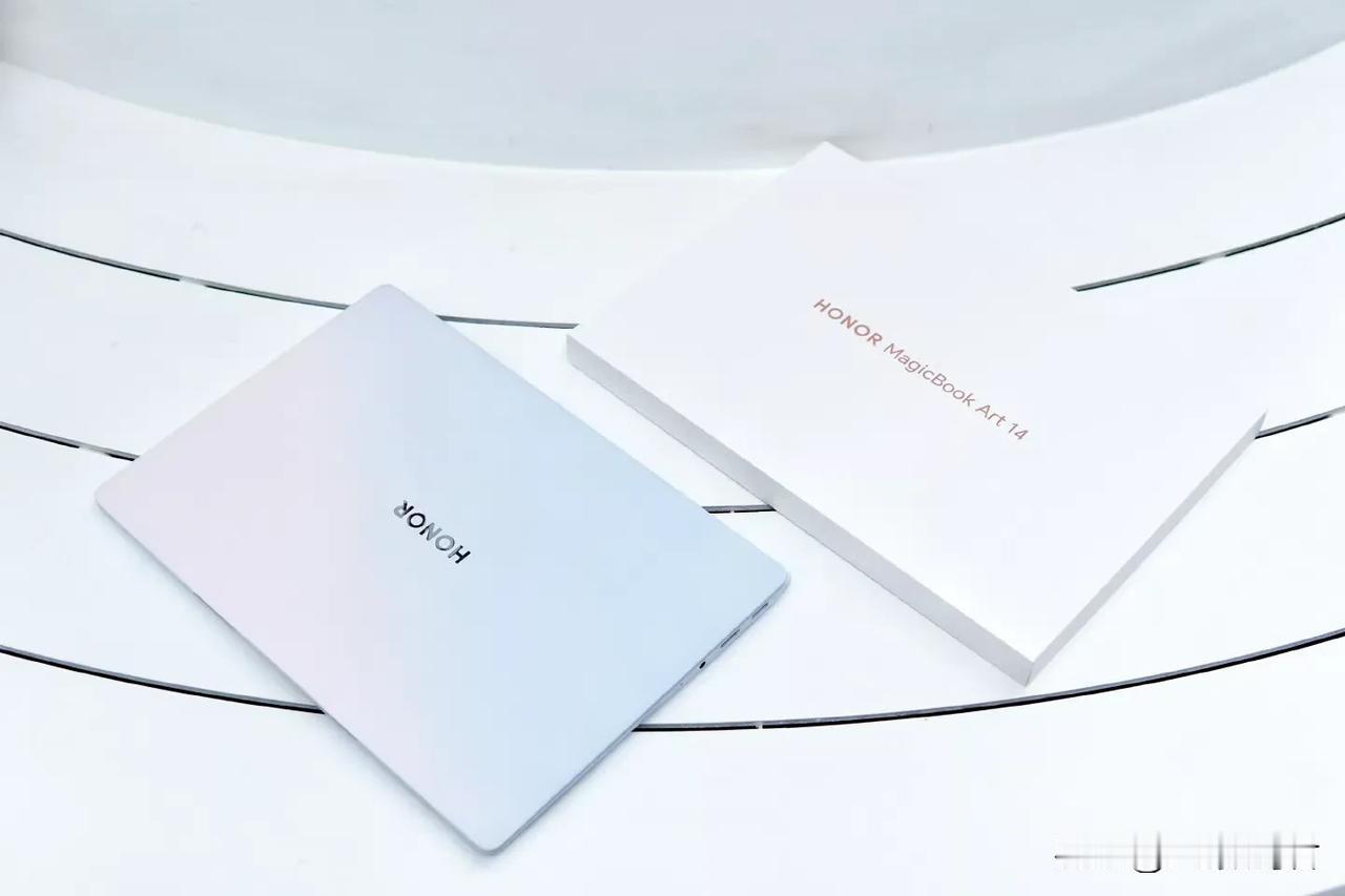 荣耀MagicBook Art 14真机大赏
    这次荣耀不仅是卷手机轻薄，