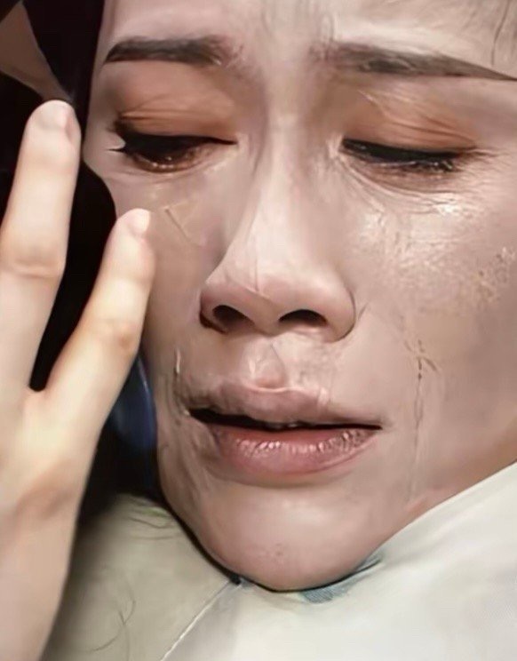 《雁回时》粉底液演技绝，30℃戏服下妆容真实，古人哭亦脱妆，细节之处见真章。 ​