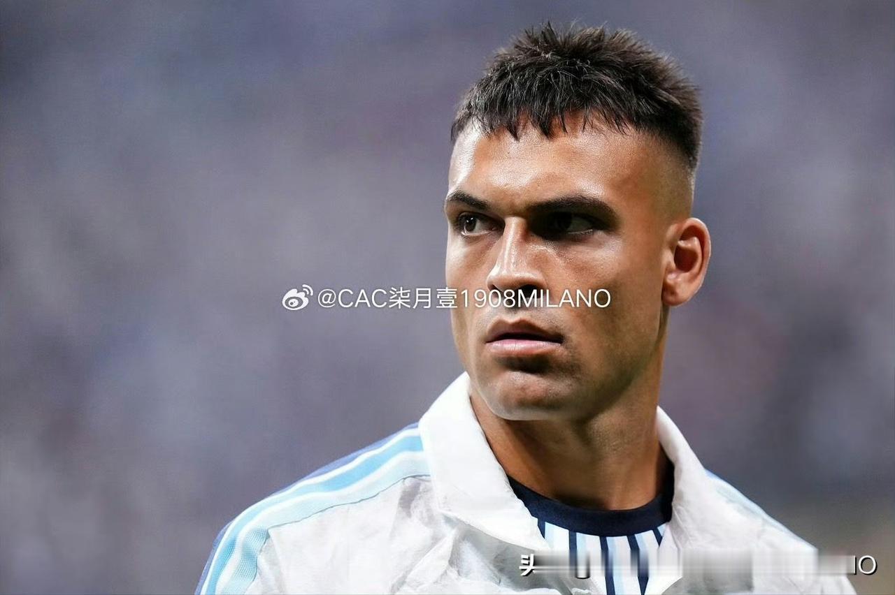 张康阳也祝贺了劳塔罗🇦🇷🙅🏻‍♂️💙🖤

他登场之后彻底改变了阿根廷