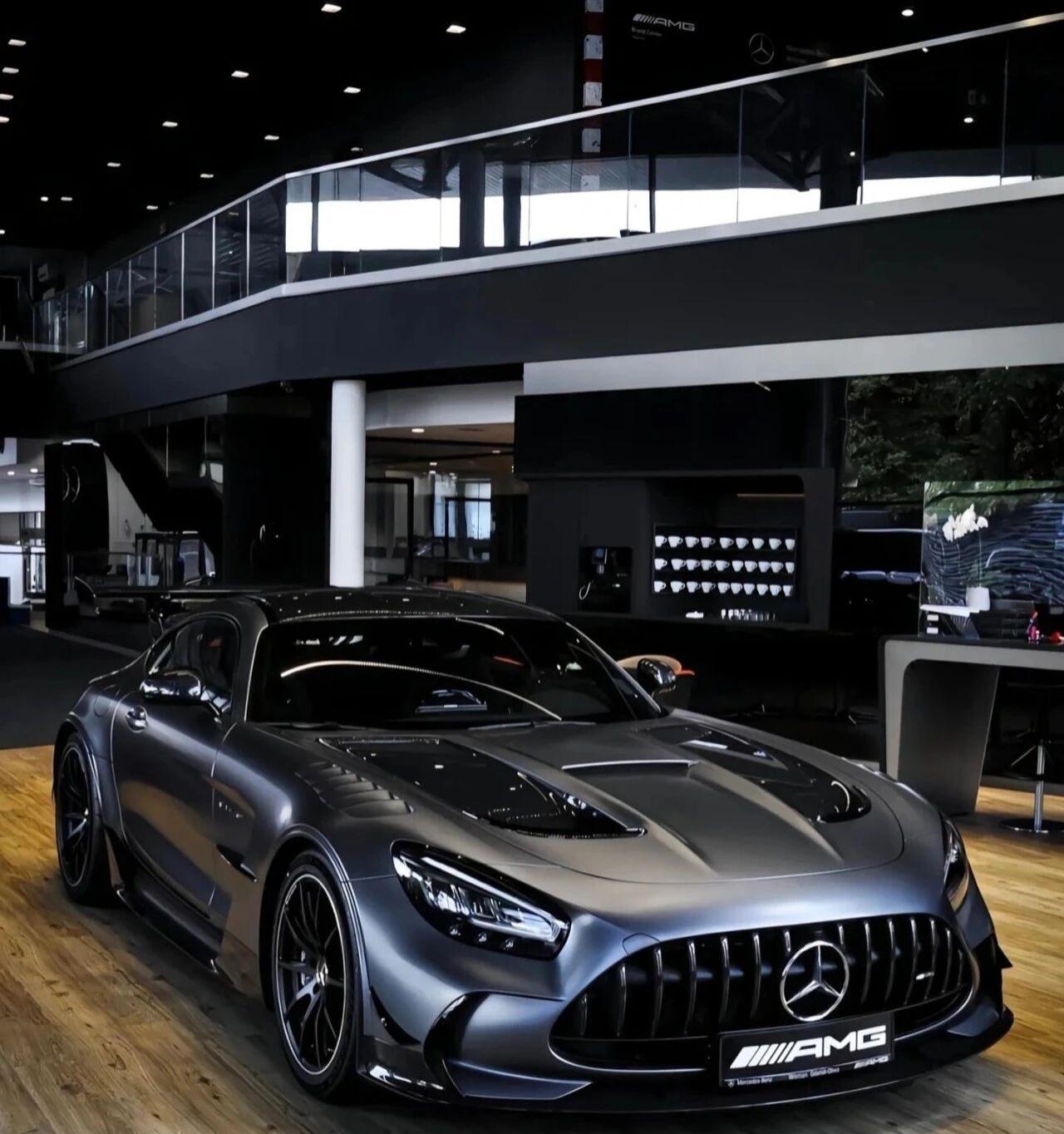 奔驰：车轮上的传奇，驶过135年历史长河1886年，卡尔·本茨发明了世界上第一辆