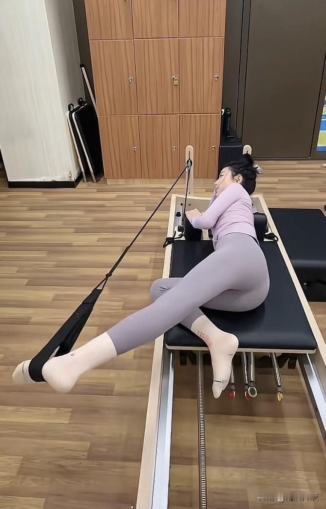 在呼吸与伸展间，遇见更好的自己。
爱生活，爱瑜伽，爱健康…