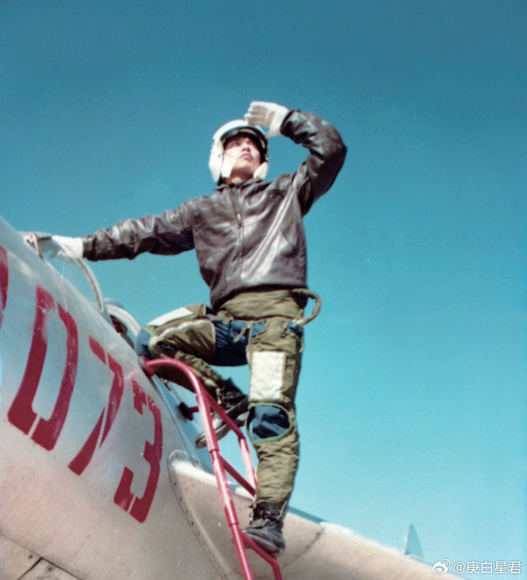 王伟烈士，二十五年祭！ 今天，春风掠过南海，涛声呜咽，诉说着25年前那段刻骨铭心