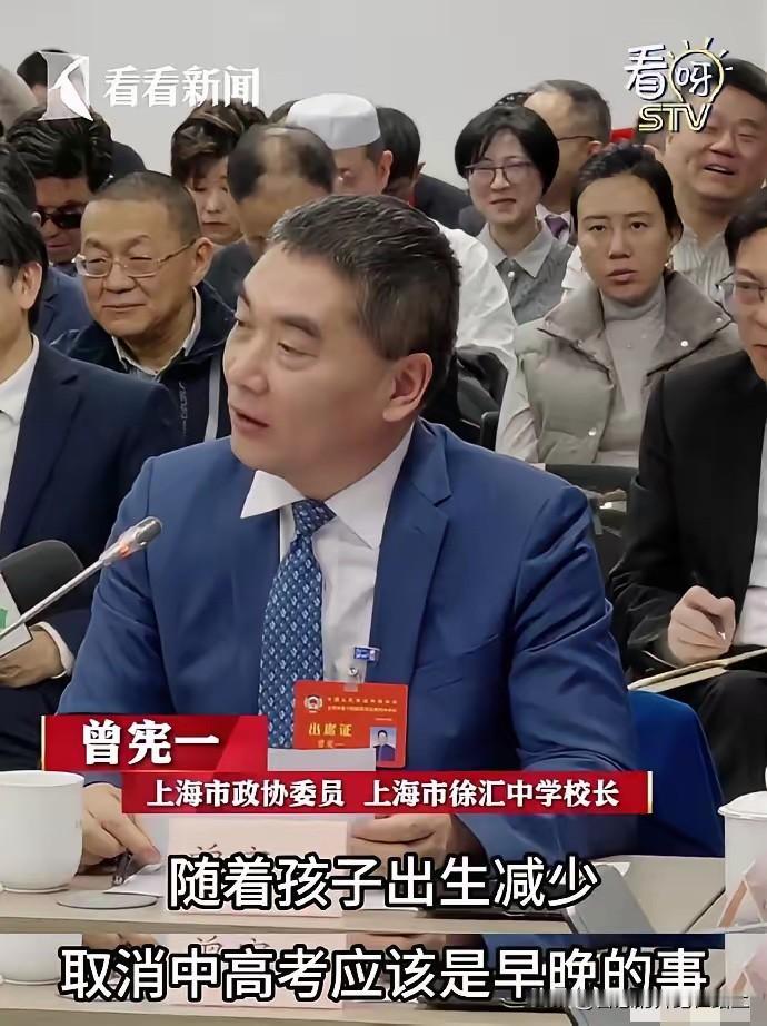 不同意。
取消中高考之后，宽进严出，实际上增大了很多家庭的教育投资风险。成本不见