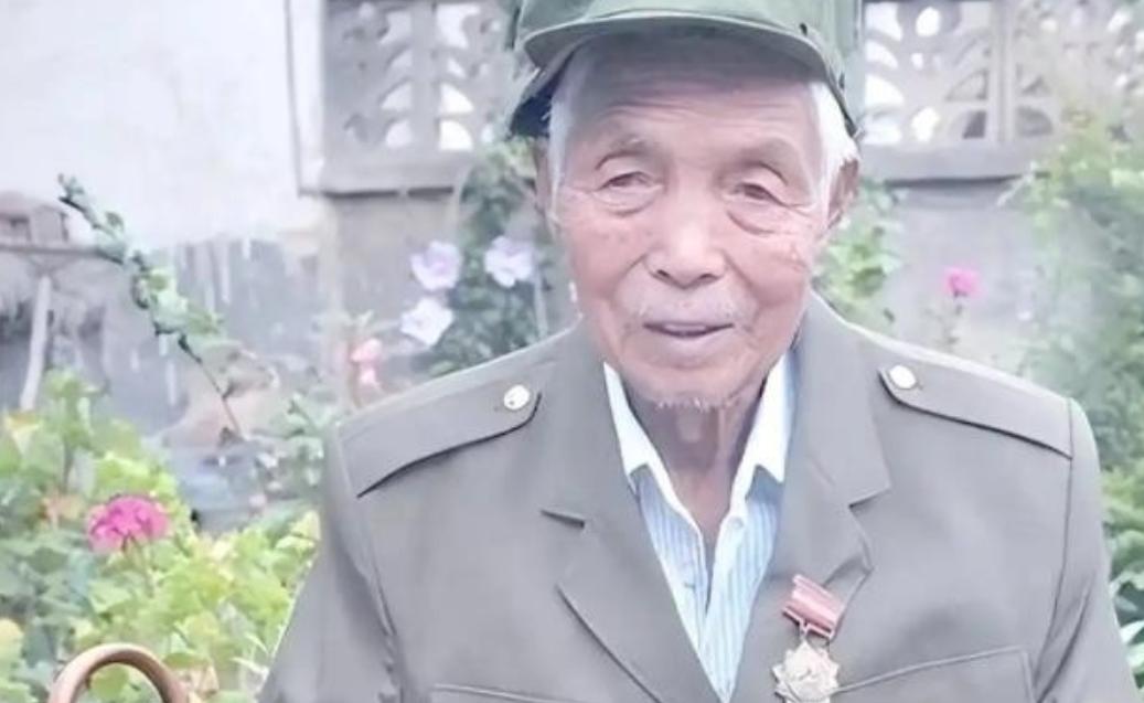 1979年，战士黄干宗被两名越南女兵活捉，他本已经做好了慷慨赴死的准备，没想到两