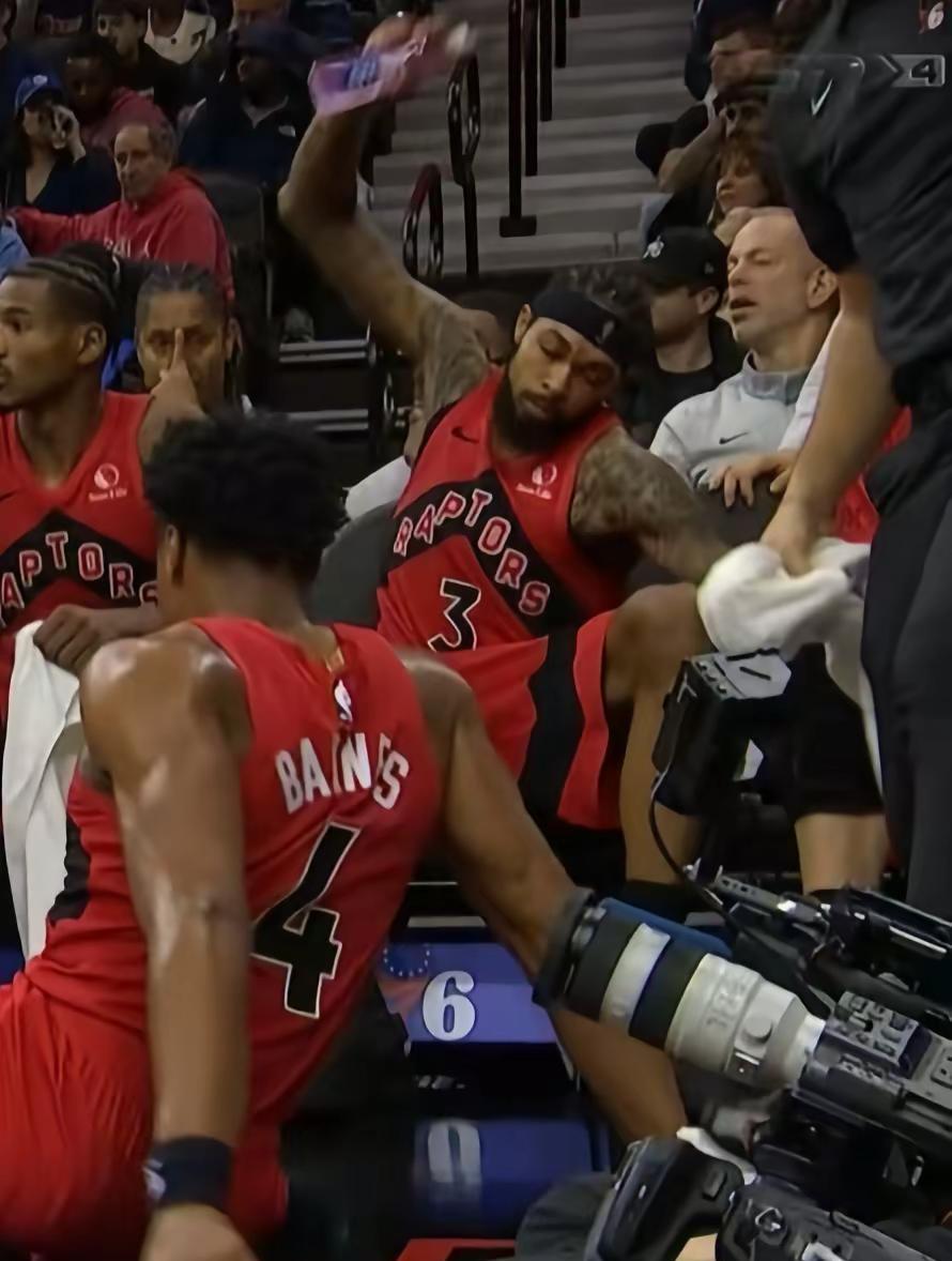 都说背靠背他会腿软，数据撕开真相：他专挑硬仗爆发。
英格拉姆本赛季背靠背第二场，