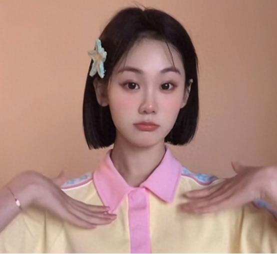 郑恺小姨子不忍了！回应在姐夫家蹭吃蹭住，8万买包事件真相大白
 
 
名人亲属的