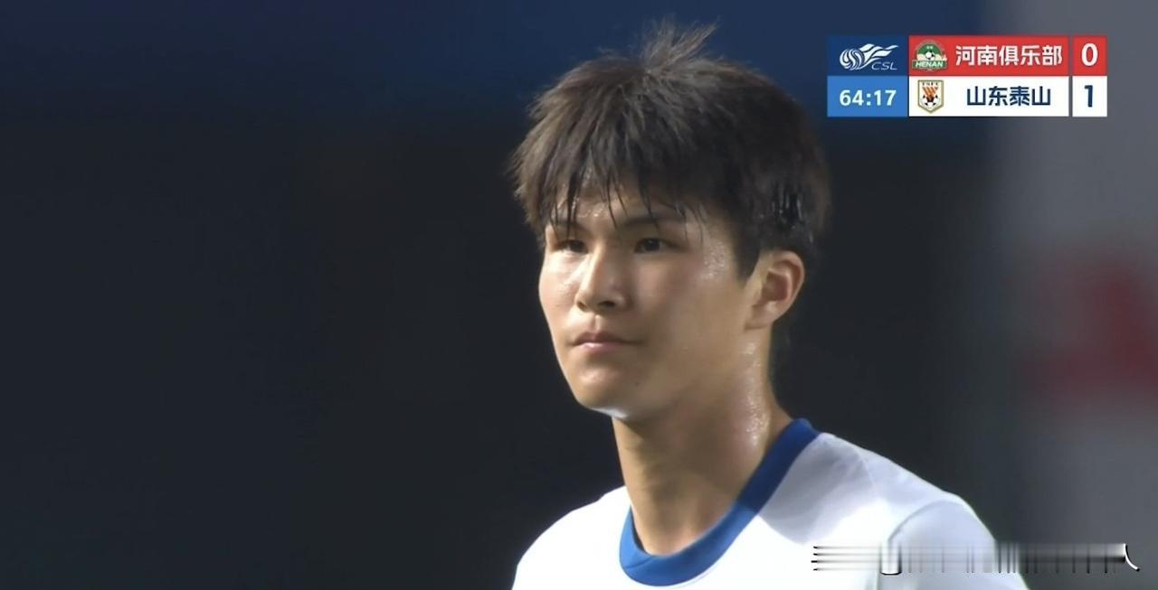 王国明超级失误！瓦科吊门泰山1:0鲁豫有约！
本场比赛泰山队年轻球员陈泽士、彭啸