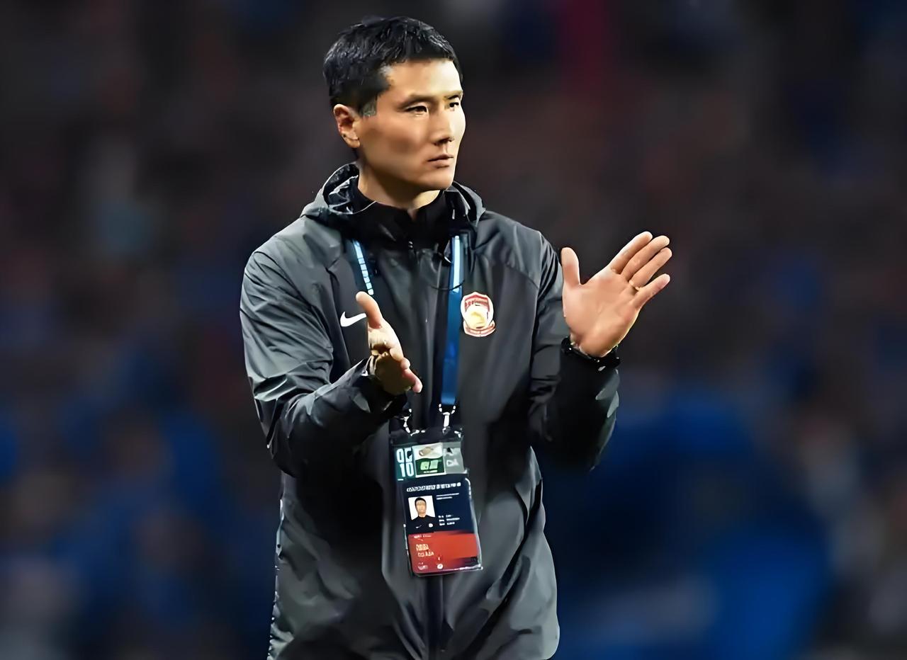 至少目前阶段支持。
外来的和尚好念经。
但中国足球球员听不懂。
奈何？