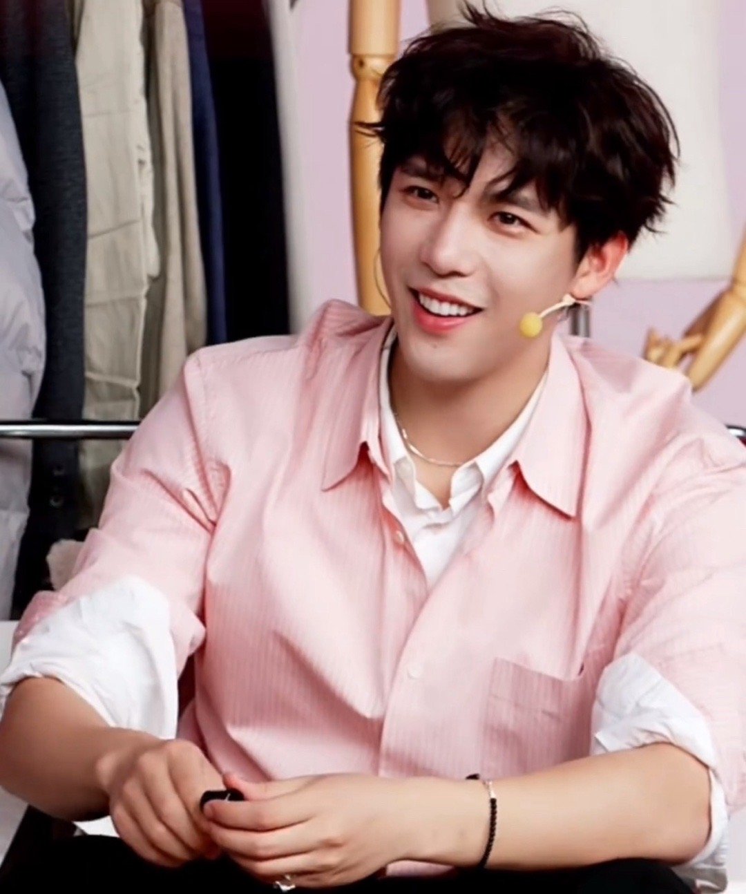 王安宇直播截图   帅的哦[太开心] ​​​