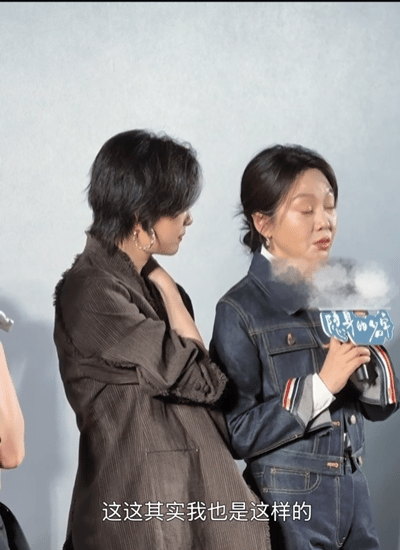 闫妮夸倪妮顺带夸自己闫妮夸倪妮顺带夸了一把自己闫妮太可爱了！夸倪妮拍离别戏，连背