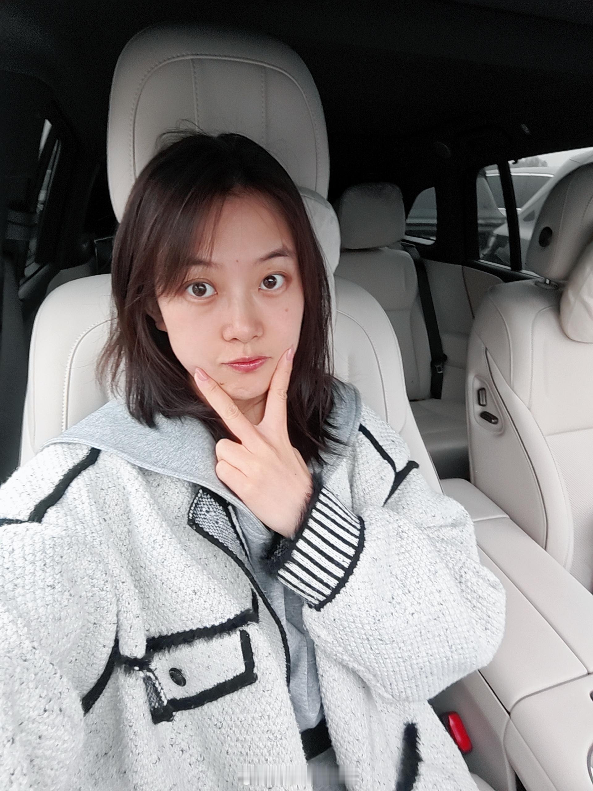 早ﾉ☀充电中哎嘿，油费越来越贵啦，最近用纯电觉得更便宜了！今天慢充是0.95元，