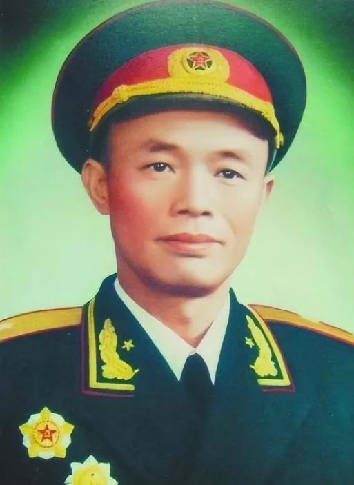 1984年，钟伟病重，黄克诚去看望他，问：“你老家没什么人了吧？”钟伟说：“我儿