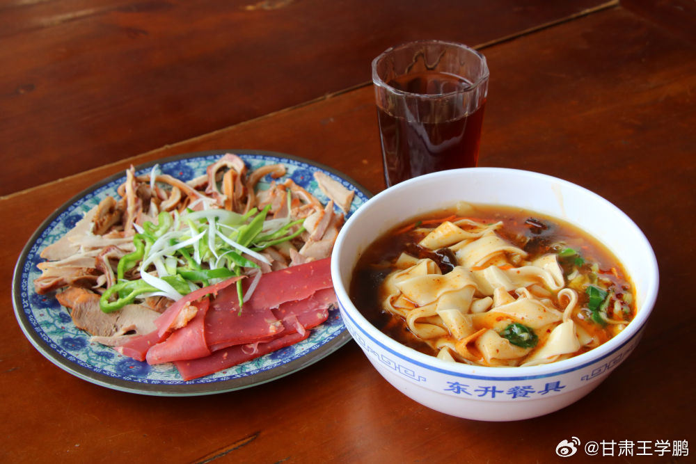 一套三套车读懂武威烟火来武威旅行必打卡美食清单，榜首永远是三套车！不必追寻网红门