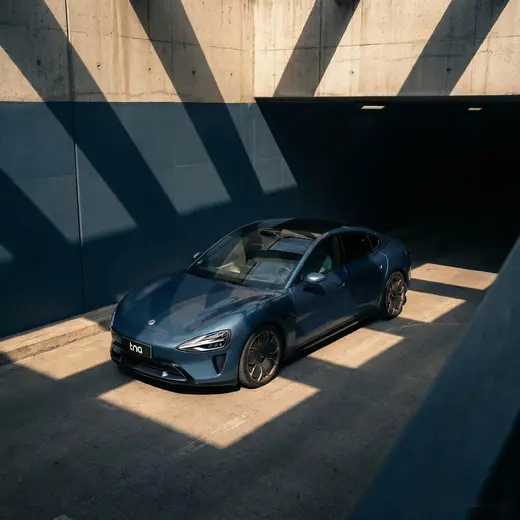 长期给特斯拉设计轮毂的瑞典高端动力轮毂品牌the new areo放了几张给小米