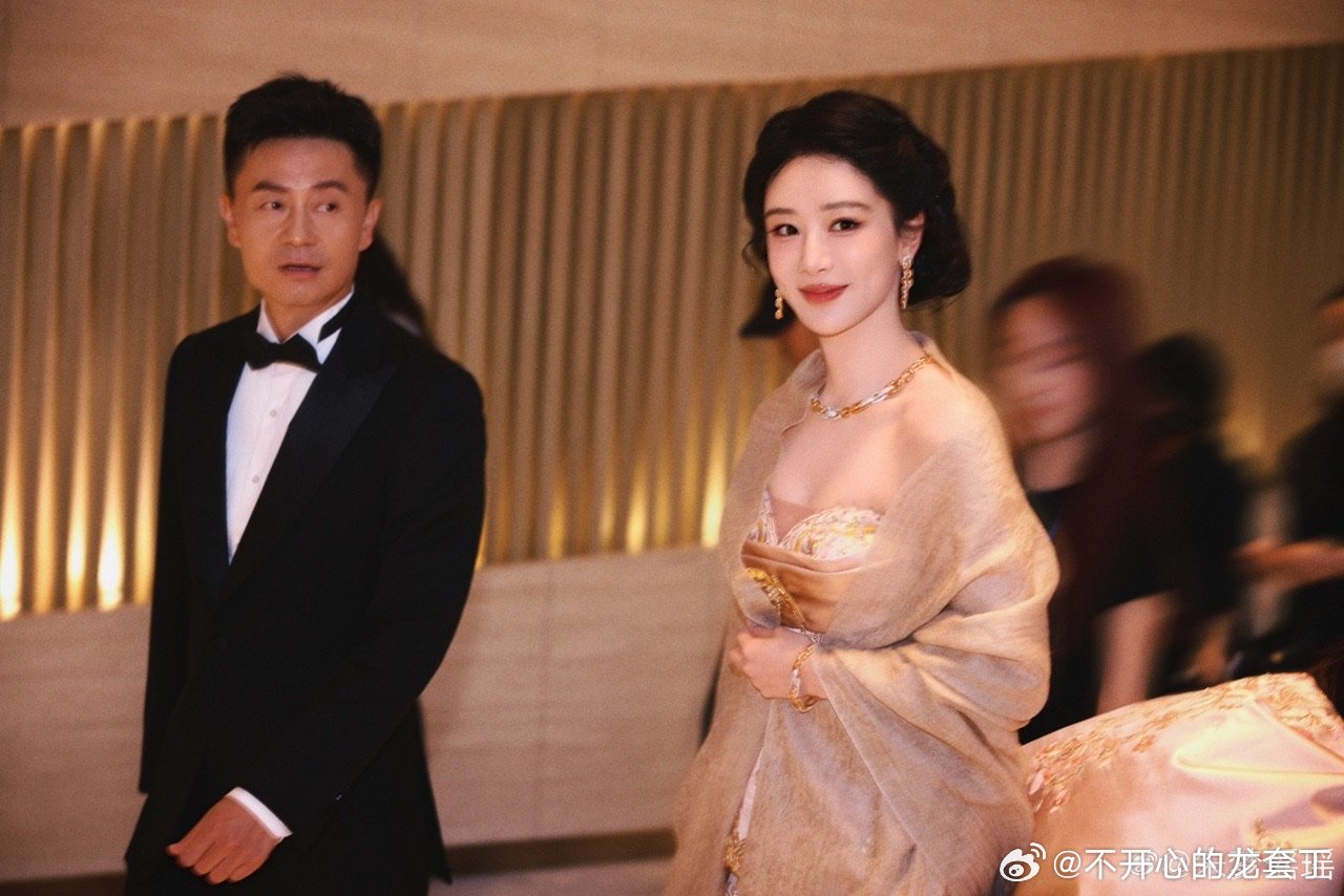 杨紫千金大小姐和她的男保镖杨紫李雪千金大小姐和她的男保镖 李雪导演亲老婆给这张照