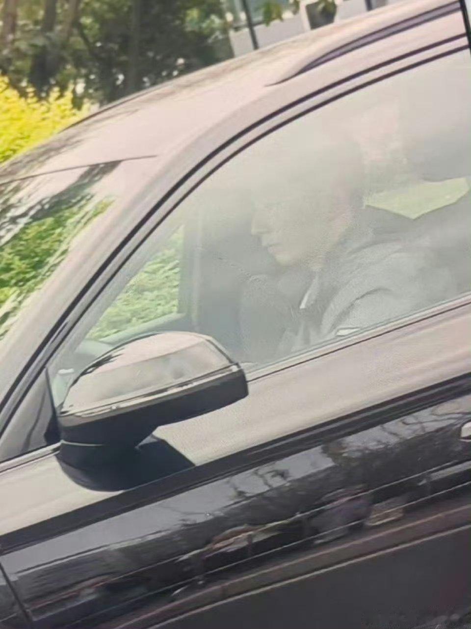马龙现身国乒封训基地马龙的普通一日，仍然和小白球在一起～马龙乒坛历史第一人