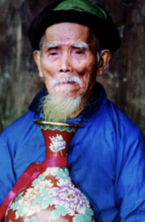 “中国长寿之王”龚来发，终身未娶活到133岁，可匪夷所思的是，他却有一个公认的“