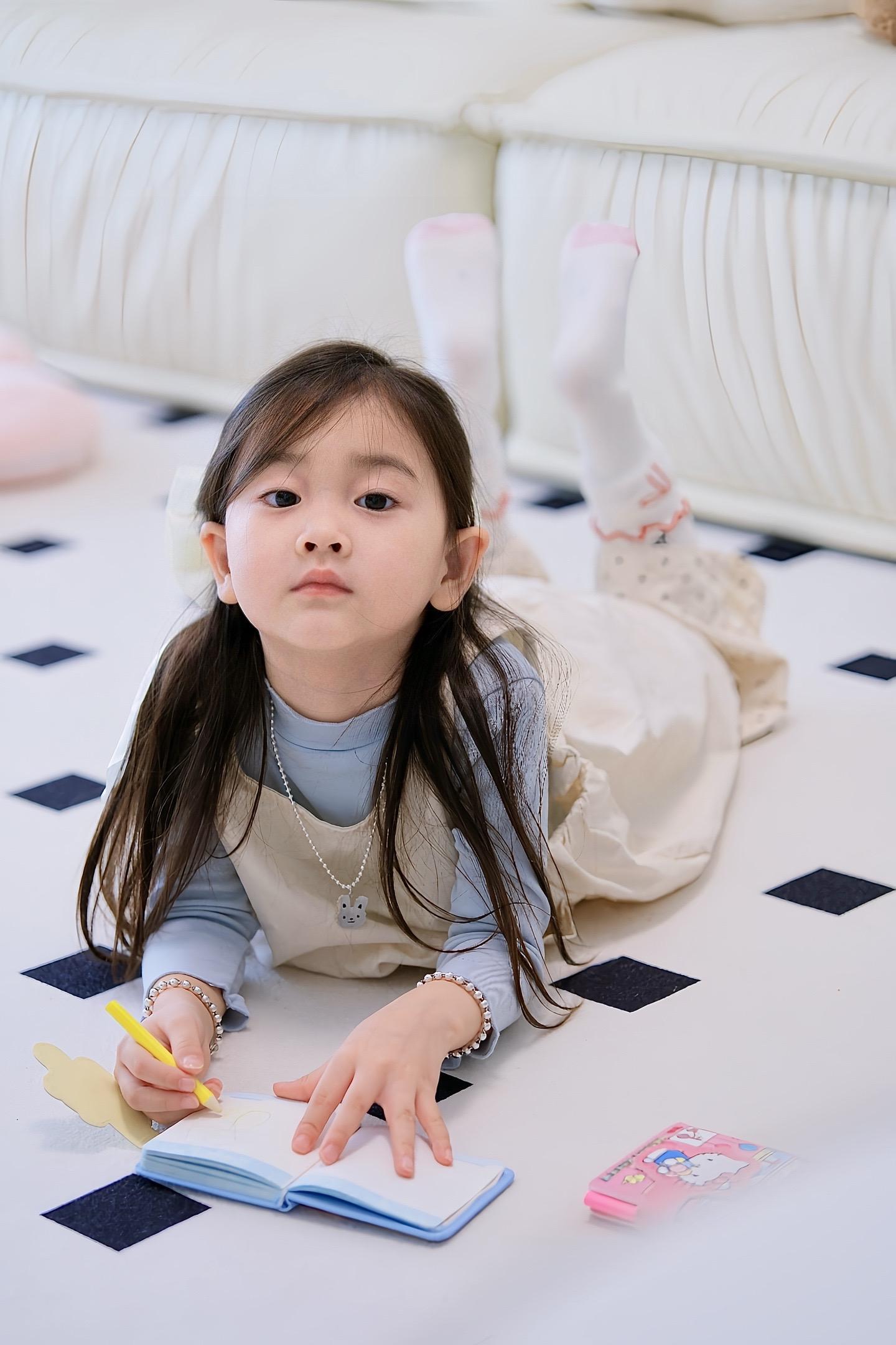 生是欲 养是责 爱和托举才是恩 她不是别人的姐姐 她是我的独生女 她会...