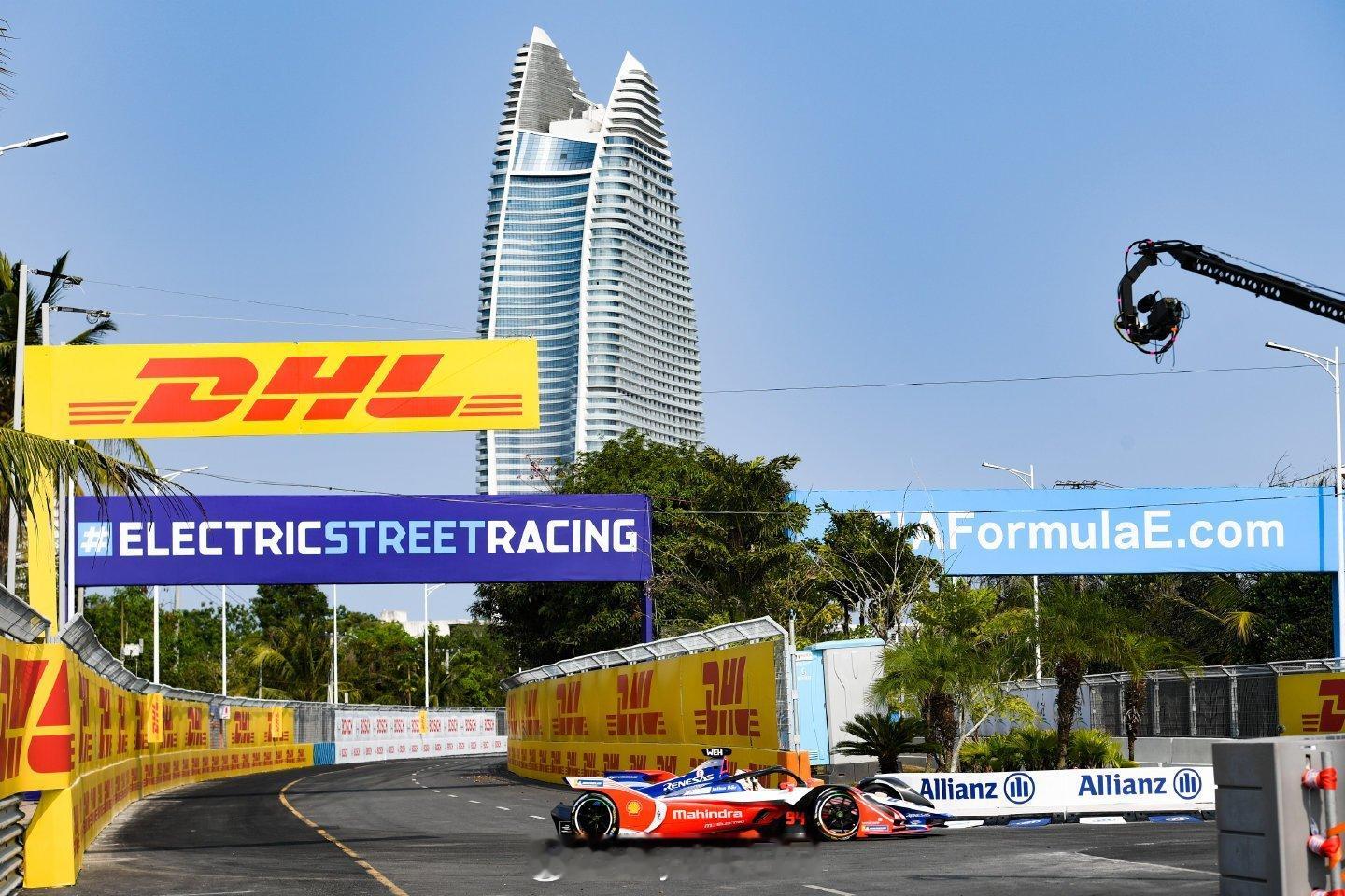 我觉得可以！毕竟已经继续举办FE赛事了。但一个国家办两场F1可能还是有点难度的海