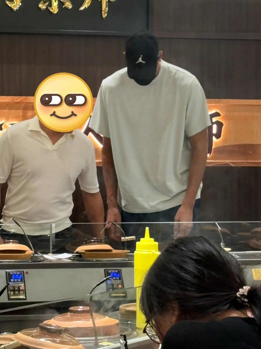 啊啊啊在长隆k11吃煲仔饭遇到了易建联！！
