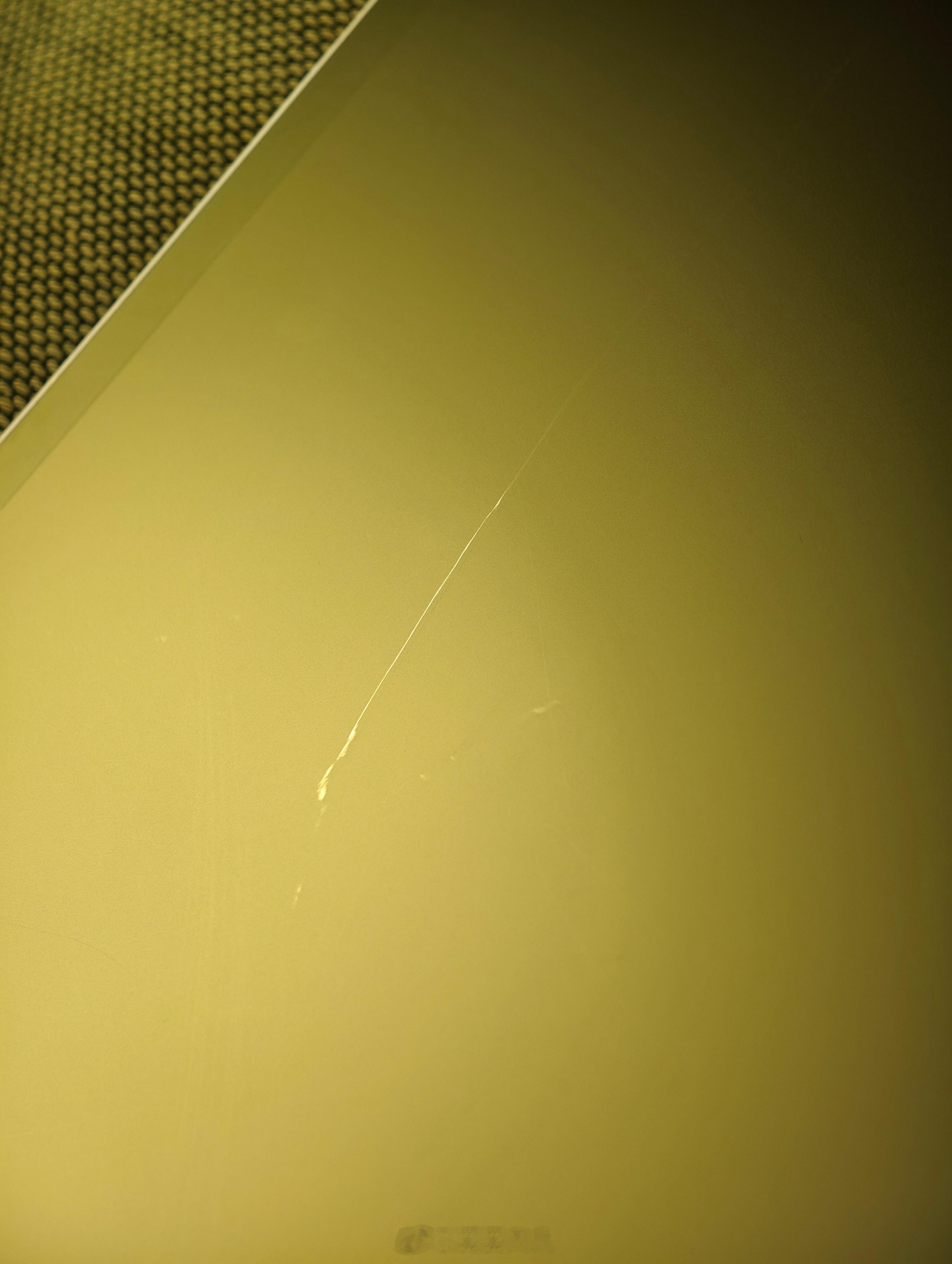 偷学了一招用丁硼乳膏来消除柔光屏的划痕，还有点用，分享一下。我这个荣耀学习平板1