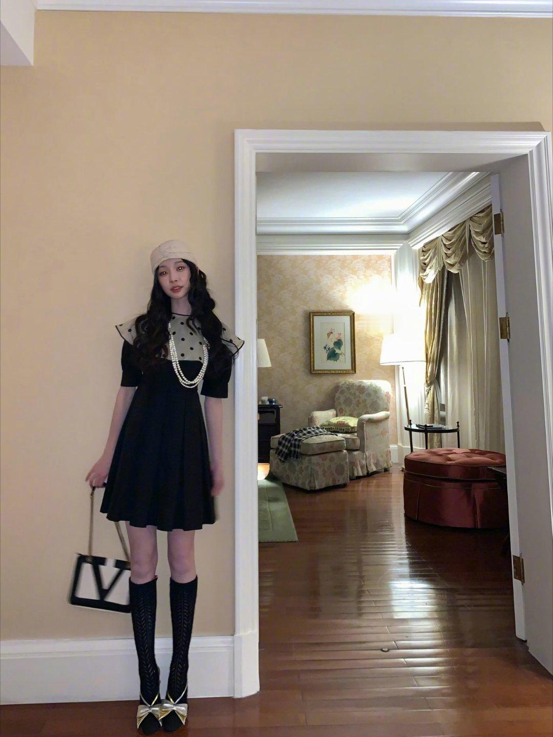 易梦玲出片一定很容易吧确实没有不被美到的义务！！！易梦玲武汉线下活动生图没有不被