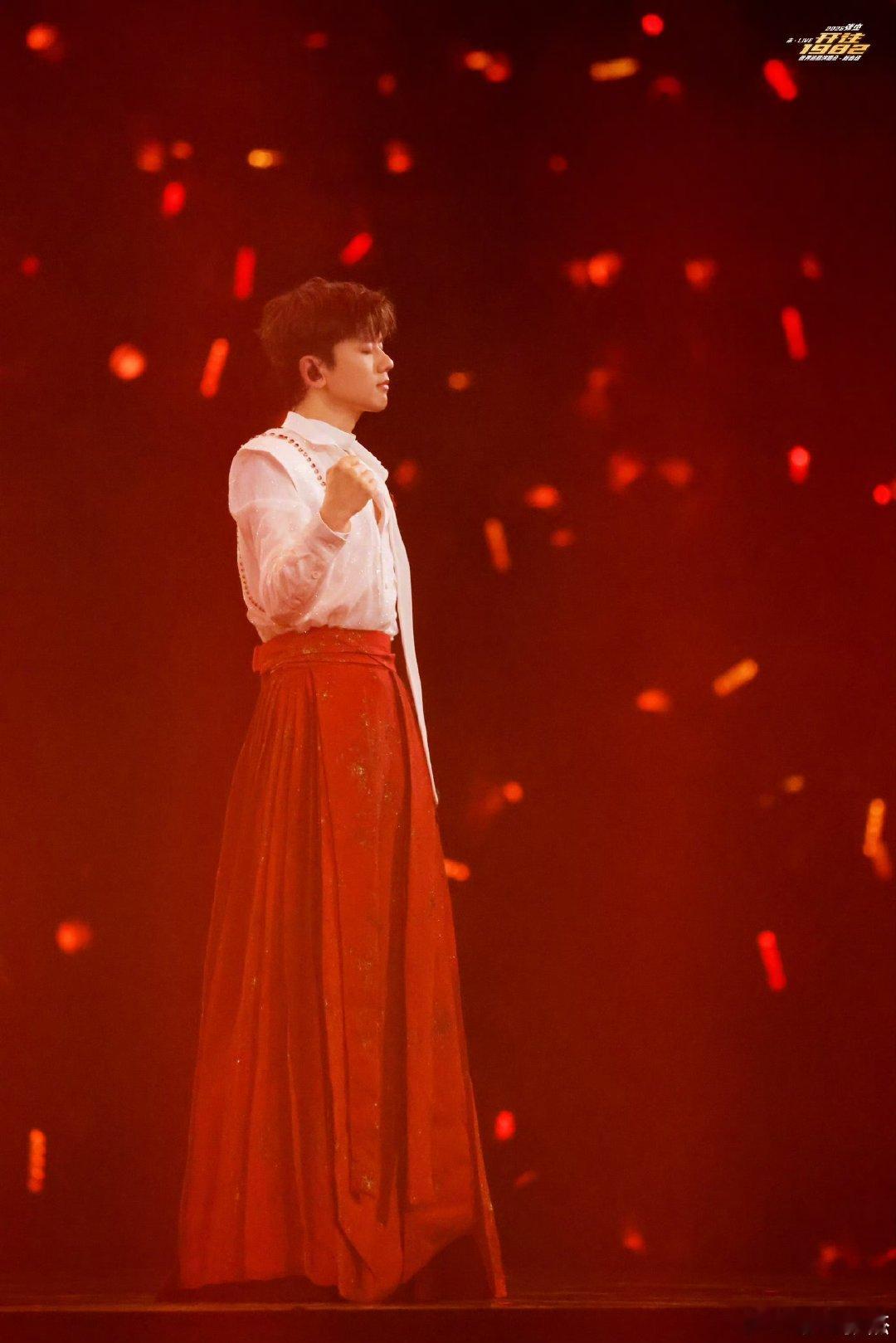 张杰 春晚 2026央视春晚备播路透张杰全力投入2026春晚筹备，连续两天联排超