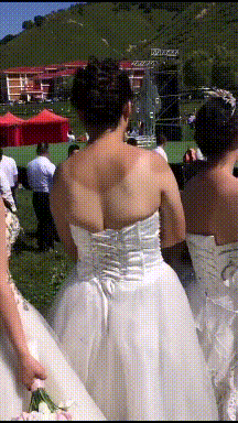 这个伴娘跟马斯克什么关系？