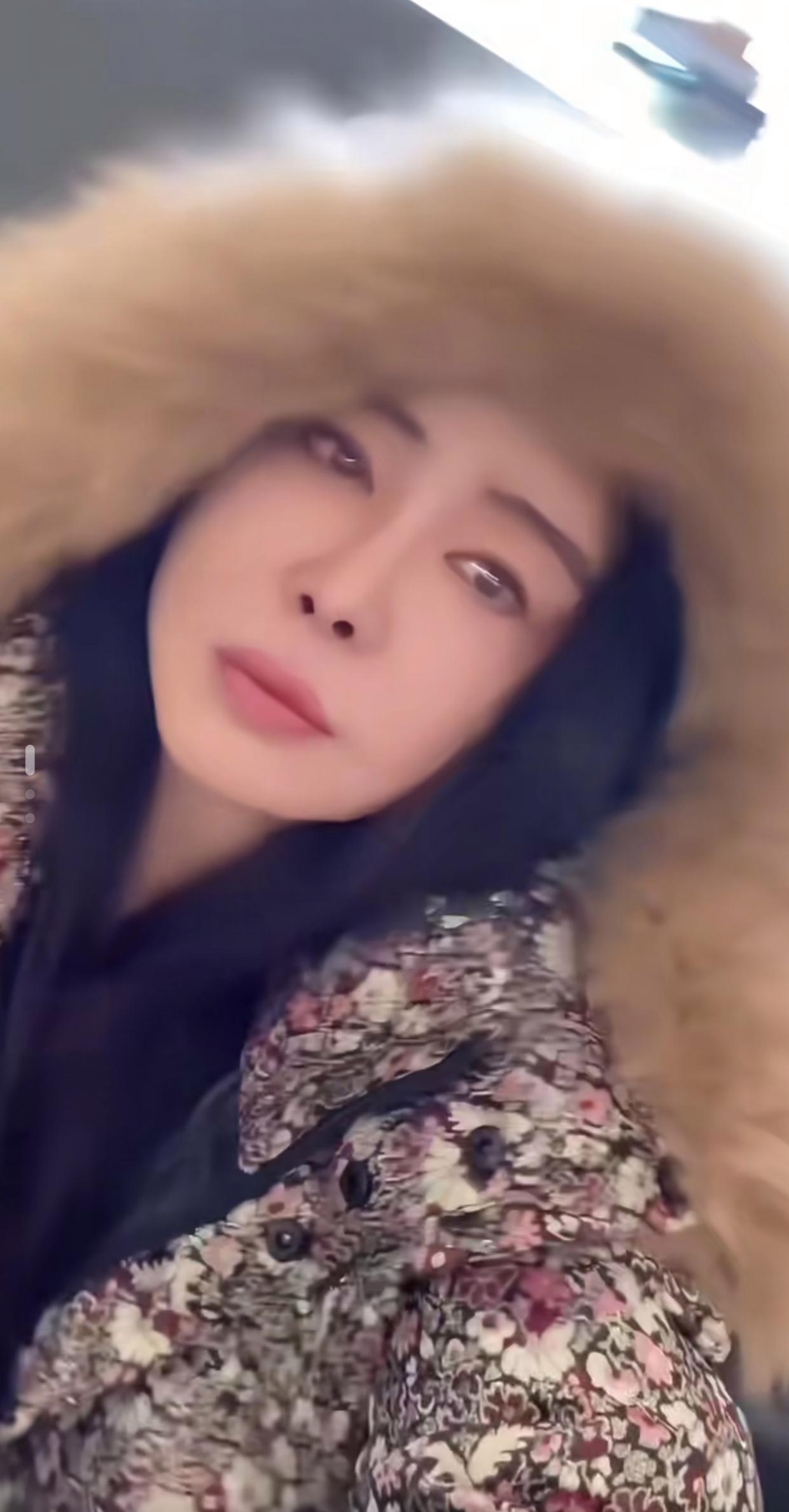 王祖贤开通社交账号 网友感谢其家乡修路善举