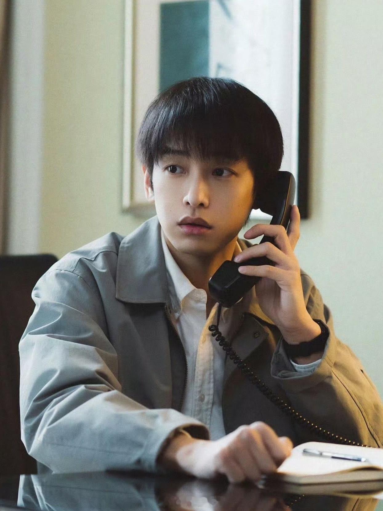 高铁上看完《交锋》前7集，突然想到如果彭昱畅饰演的春晓是一个高中就被对岸发展的暗