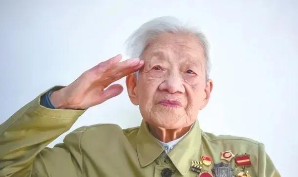 “黄继光堵枪眼是骗人的！”“都没黄继光这个人！”几年前，战斗英雄黄继光的英雄事迹