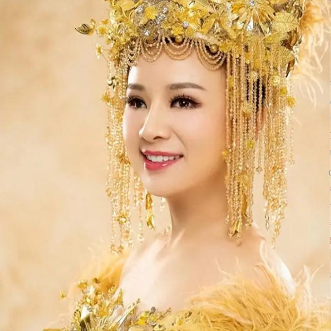 7年前，盲人女歌手刘赛不顾反对，把自己嫁给这个一贫如洗的农村小伙。愿意倒贴一套婚